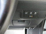各種安全警報装置(パーキングセンサー車線警報逸脱システム)のスイッチが使いやすい位置に配置されています♪