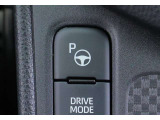パーキングアシスト付いてます!苦手な駐車をクルマがサポートしてくれます。詳細はスタッフまでお気軽にお問い合わせください。