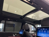 メルセデス・ベンツの定める厳しい基準をクリアしたお車のみをご案内させて頂きます。納車前整備はメーカー規定に基づき100項目以上にも及ぶ点検を熟練のメカニックによって行いご納車させて頂きます。
