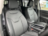 Jeepの中では限られた車両にしか与えられないダイヤモンドステッチは、高級感を与えるアクセントとなっております。