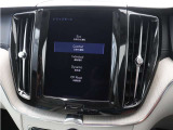 ドライブモードを変更できます。ドライブモードを選択すると、走行特性が変化して、ドライビングエクスペリエンスが向上し、特殊な状況で走行しやすくなります。