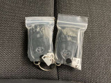 ドアの開閉時、両手が荷物で塞がっている時はキーレスでのカギの解除が大変ですよね。スマートキーはポケットやバッグに入れておけば、ノブに触れただけでロックの解除が可能です。とても便利な機能です。