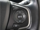 ◆アダプティブクルーズコントロール◆予め設定した車速内でクルマが自動的に加減速。前走車との適切な車間距離を維持しながら追従走行します。【LKAS】車線維持支援システムでステアリング操作を支援。