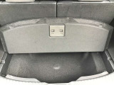 トランクボードの下側にも嬉しい収納があります。