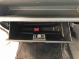 よく使うものが手を伸ばせばすぐ届く、機能面で充実した収納。