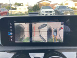 バックカメラにより駐車時の後方確認も楽にできます。