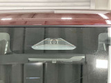 【デュアルセンサーブレーキサポートII】フロントガラス上部にあるセンサー部です。単眼カメラとミリ波レーダーで車両前方の状況を検知し各種制御を行います。衝突被害軽減ブレーキ・誤発進抑制機能 等