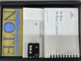 スマートキーは鍵をバッグに入れたままでもドアロックの開閉やエンジンのON・OFFができます。夜間や雨の日も鍵を探さなくて良いので便利です。