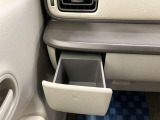 【助手席ドリンクホルダー】使いやすさに配慮したドリンクホルダー