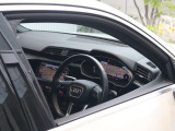 内装はシンプルに使い勝手を考え作られています。お車を運転する感覚をダイレクトに体感して頂けます。室内も広くロングドライブにも快適にお過ごしいただけます。