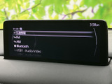 FM・AMに加えてBluetoothやUSBの音源選択肢が表示され、好みに合わせて音楽を楽しめます。画面上で選択内容を確認しやすく、普段使いにも取り入れやすいオーディオです。