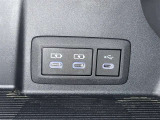 充電用USB端子付き。スマートフォンなどの充電に便利です。