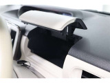 スッキリしまうことのできる運転席アッパーボックスがあります!