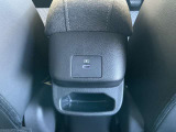 後席にも充電用USBポートあります。