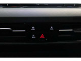エアコンは、運転席と助手席、そして後部座席でそれぞれお好みの温度に設定できる3ゾーンフルオートエアコンです。これからの季節はあるとうれしい機能ですね。