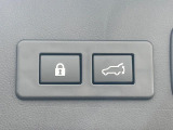 【パワーバックドア】スマートキーや運転席のボタンを押すだけでリアゲートが自動で開閉します!荷物を持っている時や、高い位置にあるバックドアを閉める際に便利な機能です♪
