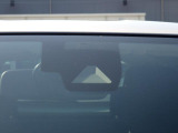 フロントカメラで前方の車両や歩行者等を検知。衝突しそうな時は衝突回避軽減ブレーキが作動、衝突回避をサポート。