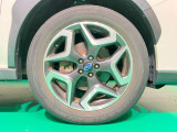 デザイン性が大事ですが、スチールホイルに比べアルミは軽量ですので、燃費や走りにも影響します。