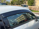 見落としがちな屋根もチェック。色ムラ・小キズ・へこみの有無や装備(ルーフレール等)も確認可能。