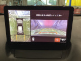 狭い場所での駐車やすれ違いなどでより的確な運転操作に役立つ360&deg;ビューモニターが装備されています。