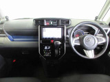 遠くも周囲もよく見える広々とした視界が、運転によりいっそうの自信をもたせてくれます。