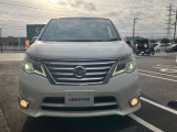 ヘッドライトは明るいLEDタイプです
