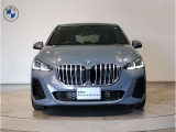 【キドニーグリル】BMWは約90年もの間、ほぼ全ての車両にひと目でBMWだと分かるこの特徴的なフロントグリルが備えられ、デザイン・アイコンとして親しまれてきました。