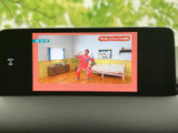 停車中にテレビ番組を視聴できる画面を備えています。移動の合間に車内で映像を楽しみたいときにも便利で、日常の待ち時間をゆったり過ごす際に活用できます。