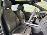 メルセデスのシートは、少し硬めに出来ておりますので、長時間の運転でも疲れにくく、安全にドライビングをお楽しみ頂けます