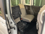 後席をはね上げれば、「もうひとつの荷室」が生まれます。