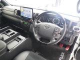 【R5年式/ワイドバンディーゼル2WD/両側小窓付き/11インチナビ】大容量スペース!【全国納車可能】