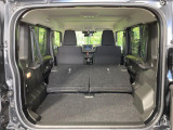 普段のお買い物や通勤、送迎等に十分な荷室スペースを確保しております。セカンドシートを倒すと、大きな荷物の積載も可能です♪