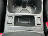 『前席シートヒーター』装備。 運転席と助手席のスイッチが別なので、自分の好みに合わせて、HI・LO・OFFの3段階選べます。