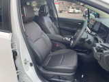適度なホールド感と快適な座り心地の運転席シートまわり!