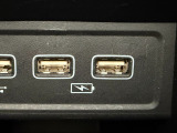 電子機器の充電がでくるUSBジャックも付いております!