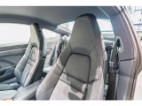 シートヒーター搭載で、寒い時期でも素早く快適に、運転をお楽しみいただけます。