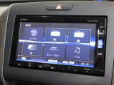 純正メモリーナビ(VXM-195VFi)を装着しております。AM、FM、CD、DVD再生、Bluetooth、音楽録音再生、フルセグTVがご使用いただけます。初めて訪れた場所でも安心ですね!