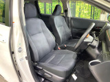 運転席まわりには十分なスペースがあり、大柄な方でもゆったり運転していただける環境です。