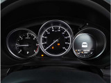 【明るく見やすいメーター】視認性が良く明るく見やすいメーター。運転者にとって見やすいメーターは運転していても疲れないですよね。