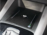 ◆ワイヤレス充電器◆ワイヤレス充電対応のスマートフォンを置くだけで充電が可能でとても便利な機能です。