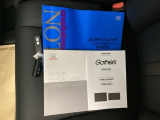 メンテナンスノート【点検整備記録簿・保証書】、取説も揃ってます。スマートキーはバッグなどにしまったままボタン操作でエンジンの始動・停止ができて大変便利です。