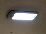 大型室LED内灯で明るさもあり、車中泊や荷室作業に最適です!
