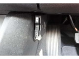 ETC車載器を標準装備。カードリーダーは運転席足元左に取り付けられています。