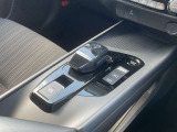 電制シフト。手のひらで包むようにして、手首を軽く動かすだけでシフトできる、マウス感覚のシフト。