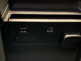 USB差込口・シガーソケット差込口がございます。