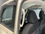 小さなお子様やご年配の方の乗車の際に乗り込みサポートのグリップがついてます。