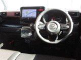 運転しながら、周囲がよく見えるおすすめのクルマです。フロントピラーを細くして前方視界を拡大し、右左折時の歩行者や交通状況に対する視認性を向上させています。