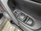 パワーウィンドウのスイッチですよ。運転席に居ながら窓を開け閉めのコントロールできます。