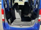 普段のお買い物や通勤、送迎等に十分な荷室スペースを確保しております。セカンドシートを倒すと、大きな荷物の積載も可能です♪