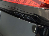 パワーバックドアを装備しています。開閉スイッチは車両側面両側に配置、後ずさりすることなく開閉できます。